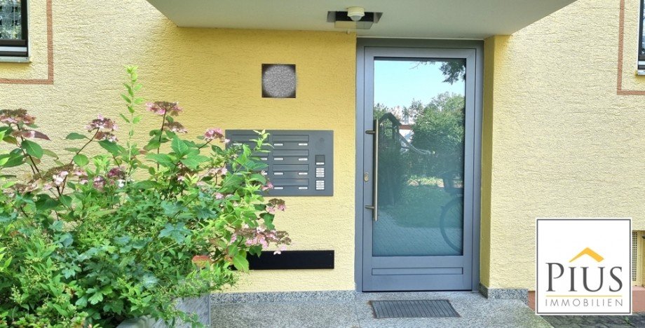 Hauseingang_ Etagenwohnung K�nigsbrunn