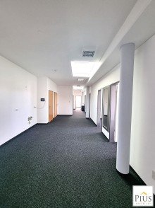 Flur Viel Platz f�r Ihr Business auf ca. 180 m�, 8 R�ume! Moderne B�ro-/Praxisfl�chen mit Stellpl�tzen