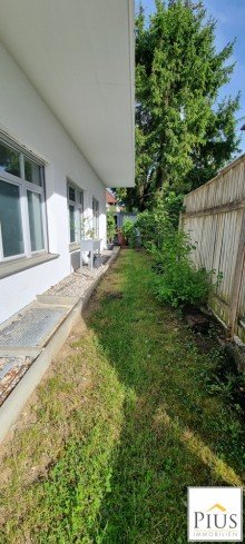 Gr�nfl�che S�dseite Wohnung Viel Platz zum Wohnen u. Arbeiten! Au�ergew�hnliche Erdgeschoss-Wohnung, ruhige Lage, mit Garage u. 4 Stellpl�tzen