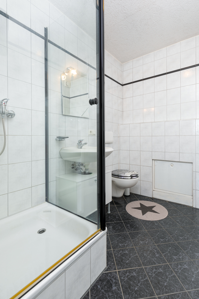 Badezimmer DG Reihenendhaus Gro�aitingen