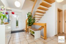 Treppenhaus Starke Einziehungskraft! Gepflegtes Einfamilienhaus mit  tollem Garten, Garage u. Doppel-Carport