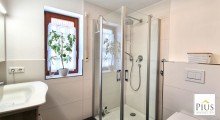 Badezimmer Viel Platz zum Wohnen u. Arbeiten! Au�ergew�hnliche Erdgeschoss-Wohnung, ruhige Lage, mit Garage u. 4 Stellpl�tzen