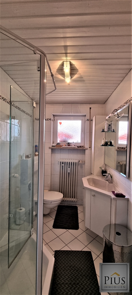 Badezimmer Etagenwohnung K�nigsbrunn