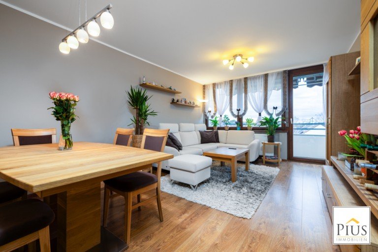 Wohn- Esszimmer Augsburg Etagenwohnung Ab Okt. 2024 bezugsfrei, renoviert, mit EBK + Westloggia - TG-Stellplatz optional