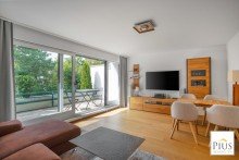 Wohnzimmer Selbstbezug ab 01.09.2024! TOP-Lage, modernisiert, mit S�dbalkon, inkl. EBK und TG-Stellplatz