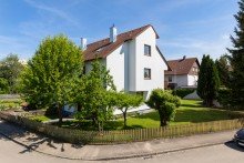 Hausansicht Familie gesucht! Topgepflegtes Reihenendhaus mit ausgebautem DG in ruhiger Lage wartet auf SIE!