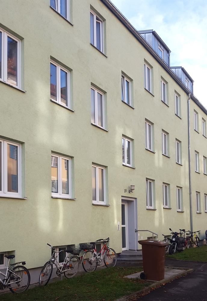 Hausansicht Augsburg Etagenwohnung Hier werfen Sie Ihr Geld zum Fenster REIN! Bezugsfreie 3-Zi-Whg. ab 01.09.2025 mit Balkon - TOP-Lage