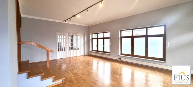 gro�er Wohnbereich Bobingen Etagenwohnung Viel Platz zum Wohnen u. Arbeiten! Au�ergew�hnliche Erdgeschoss-Wohnung, ruhige Lage, mit Garage u. 4 Stellpl�tzen