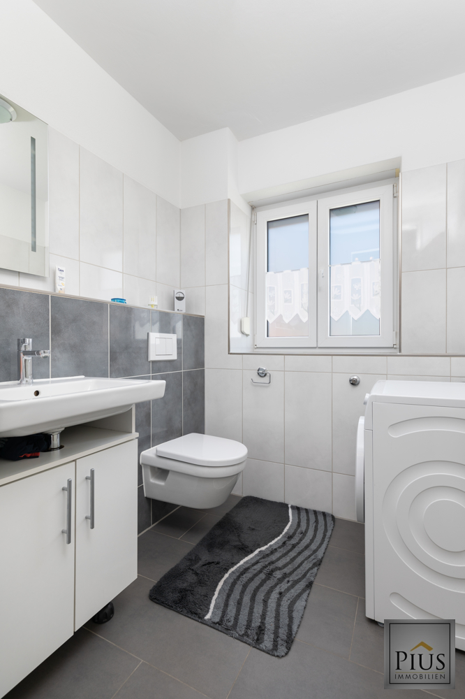separates WC EG Zweifamilienhaus Augsburg