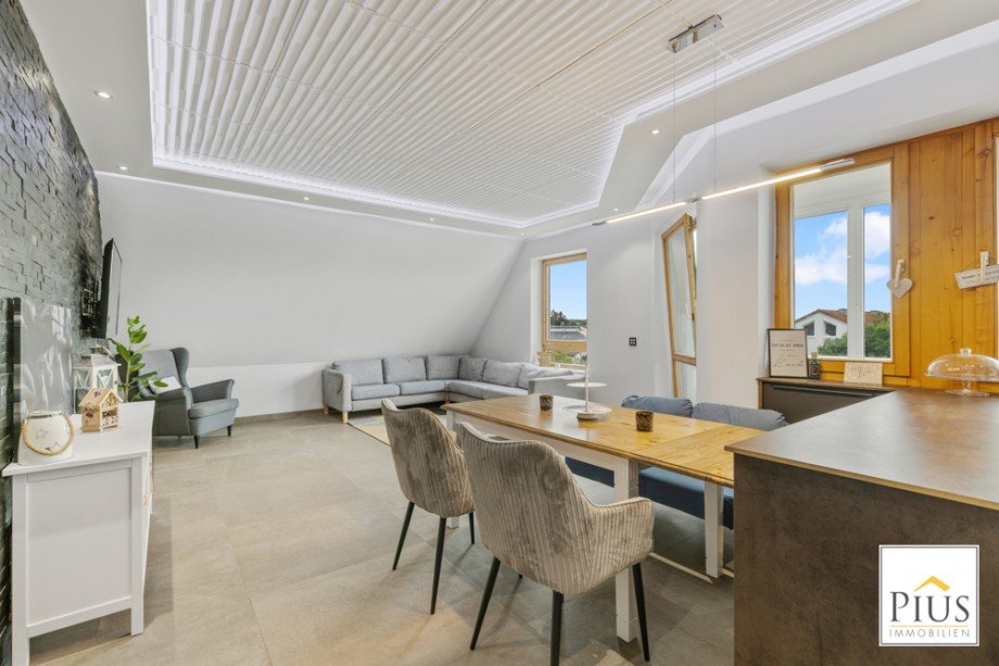 Wohn- Esszimmer Etagenwohnung K�nigsbrunn