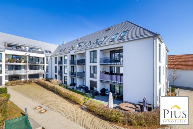 Au�enansicht Gersthofen Dachgeschosswohnung Stilvolles Wohnen! Moderne, barrierefreie 3-Zi.-Whg., Bj. 2019, KfW55, Loggia, incl. EBK u. TG-Stellpl.