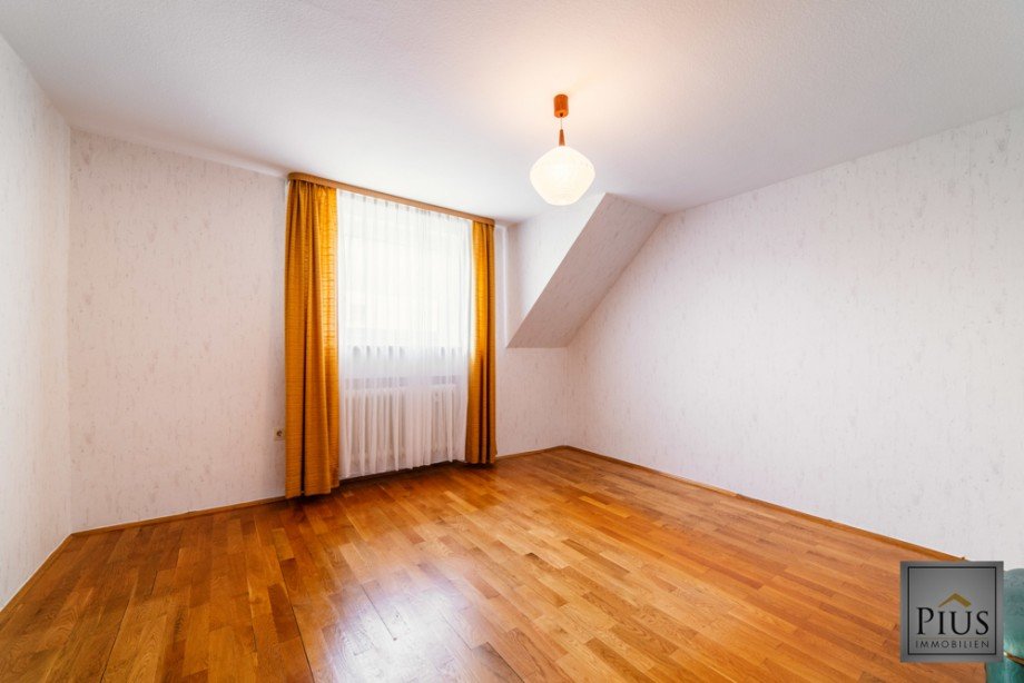 Schlafzimmer 1 OG Reiheneckhaus K�nigsbrunn